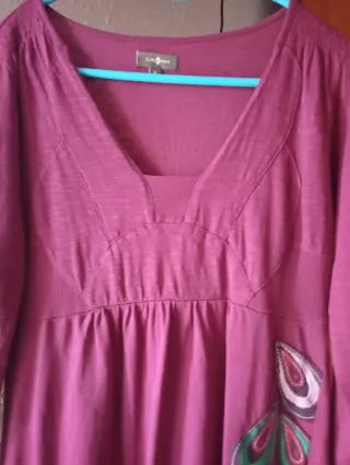 Vestido morado con estampado