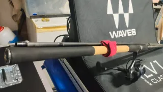 Caña  inglesa Okuma 3,90.. y carrete preston.