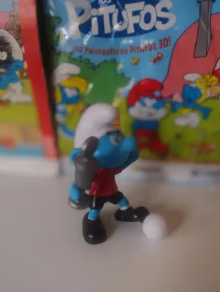 PITUFO FUTBOLISTA CON TROFEO 2013