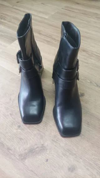 Botines negros Stradivarius