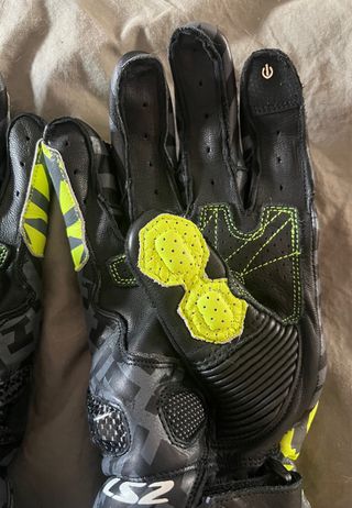 Guantes de moto LS2 negros y neón