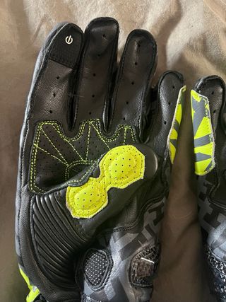 Guantes de moto LS2 negros y neón