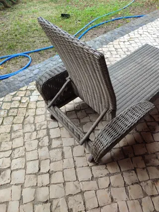 Tumbona ratán terraza gris