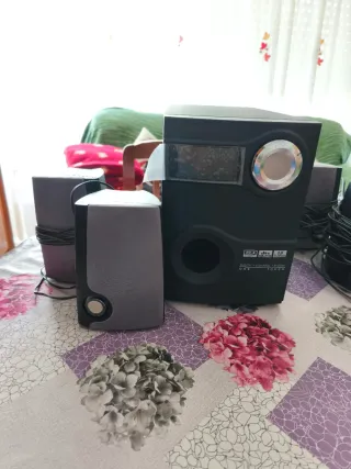 Altavoces 2.1 Negro y Gris