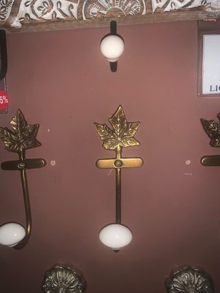 Perchero hoja metal y porcelana