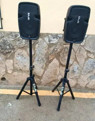 Altavoces Pyle Negros con Soporte