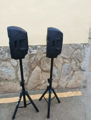 Altavoces Pyle Negros con Soporte