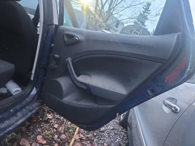 Puerta Trasera Derecha Seat Ibiza 6J color azul