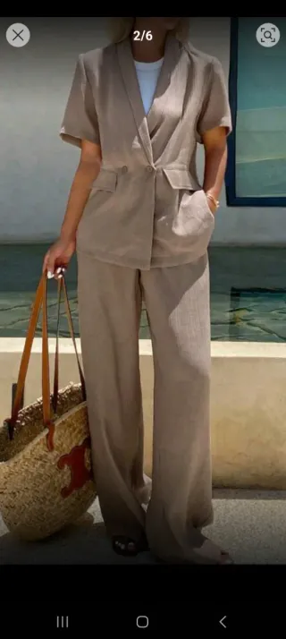 Pantalones rojos de vestir , vestidos , botas