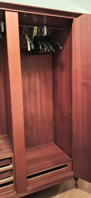 Armario ropero de madera