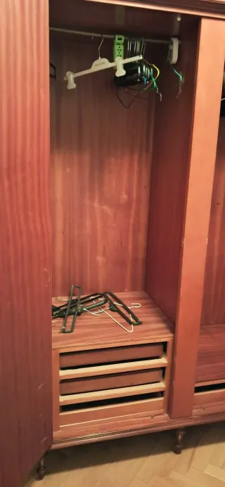 Armario ropero de madera