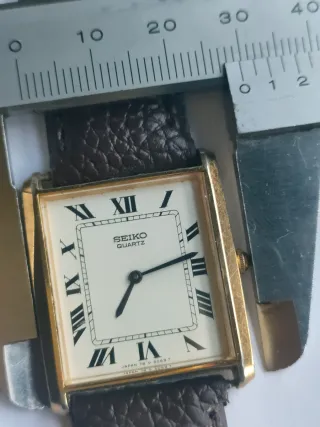 Reloj Seiko Cuarzo Rectangular Dorado