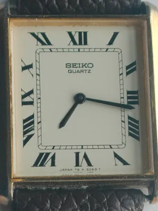 Reloj Seiko Cuarzo Rectangular Dorado