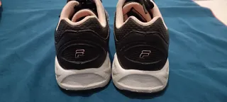 Zapatillas Fila Negras y Rosas