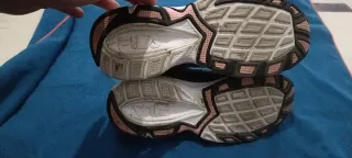 Zapatillas Fila Negras y Rosas