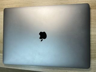 MacBook Pro 15 2018 i7 6 núcleos 16GB 256GB