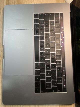 MacBook Pro 15 2018 i7 6 núcleos 16GB 256GB