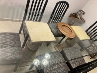 Silla comedor negra con tapizado geométrico