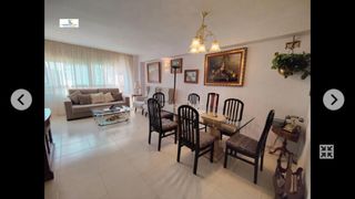 Silla comedor negra con tapizado geométrico