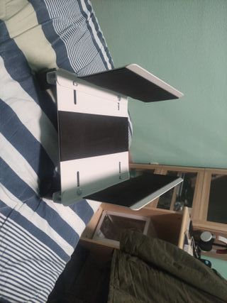 Soporte con ruedas para torre PC