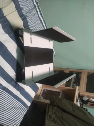 Soporte con ruedas para torre PC