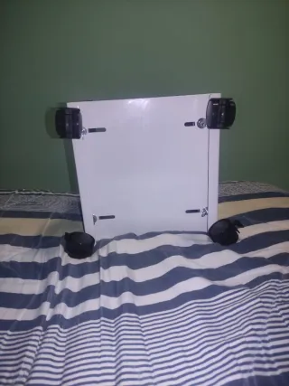 Soporte con ruedas para torre PC