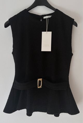 Top Zara Negro Peplum con Cinturón Dorado
