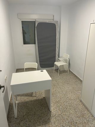 Se alquila habitacion en piso compartido,