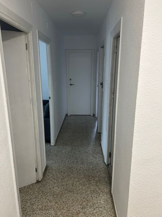 Se alquila habitacion en piso compartido,