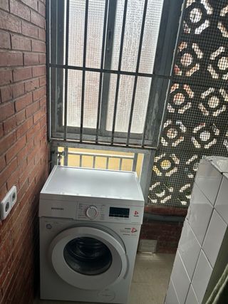 Se alquila habitacion en piso compartido,