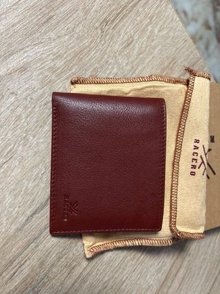 Cartera de cuero marrón