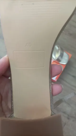 Sandalias doradas sin estrenar Talla 40