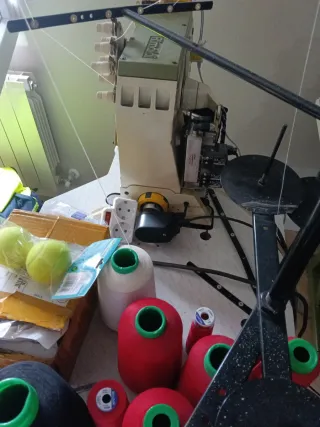 Máquina de coser  recubridora con dos agujas Rimol