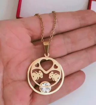 Conjunto collar y pendientes dorados