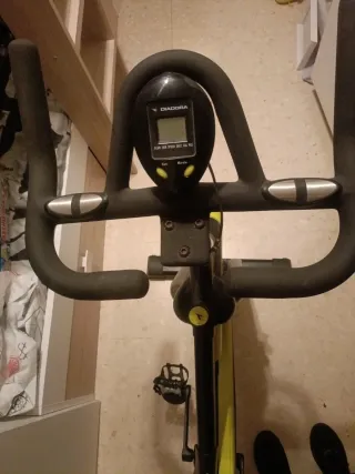 Bicicleta Estática Negra y Amarilla