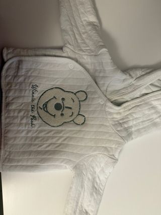 Se regala babero con Chaqueta bebé Winnie the Pooh