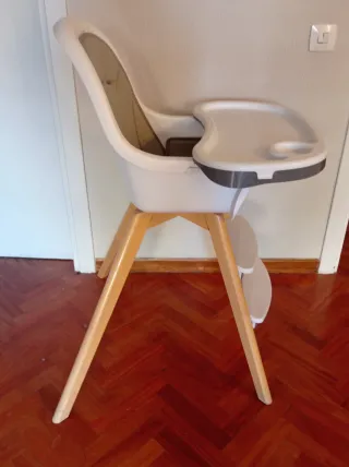 Trona infantil madera y gris