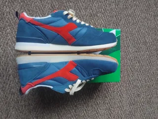 Sneakers sportive blu e rosse