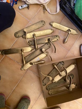 11 Manillas de Puerta Doradas