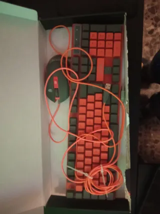 Pack Dragon Ball Teclado + Ratón LED