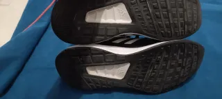 Zapatillas Adidas Negras y Blancas