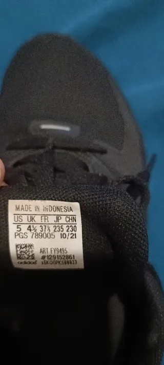 Zapatillas Adidas Negras y Blancas