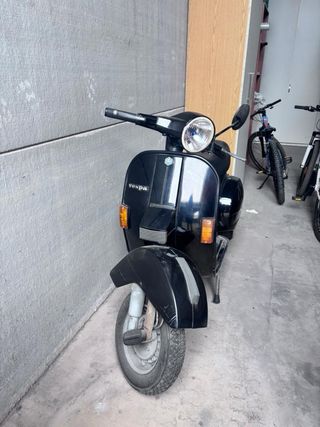 Vespa Iris PX 200E Negra