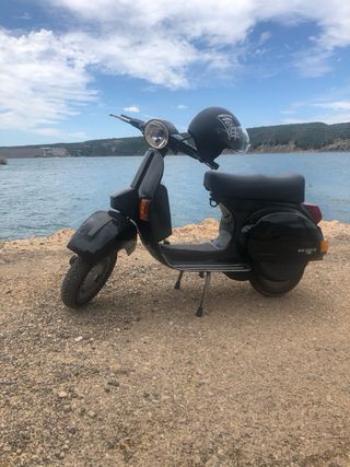 Vespa Iris PX 200E Negra