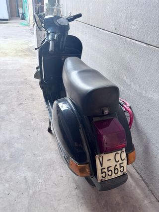 Vespa Iris PX 200E Negra
