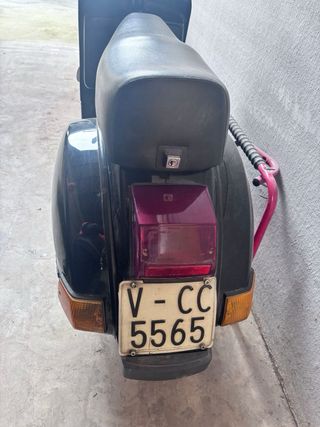 Vespa Iris PX 200E Negra