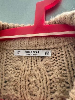 Jersey de punto beige con trenzas