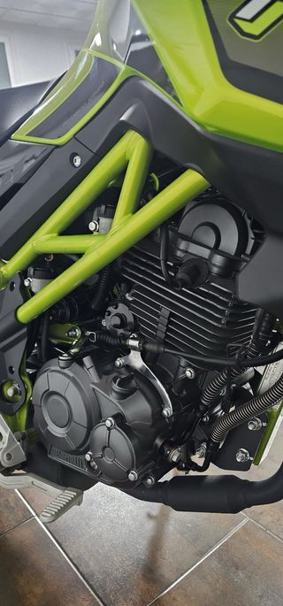 Moto Benelli TNT 125