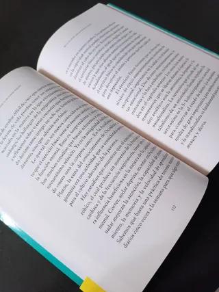 Vivir Es un Asunto Urgente / Living Is an Urgen...