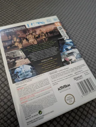 Call of Duty: Modern Warfare + pistola